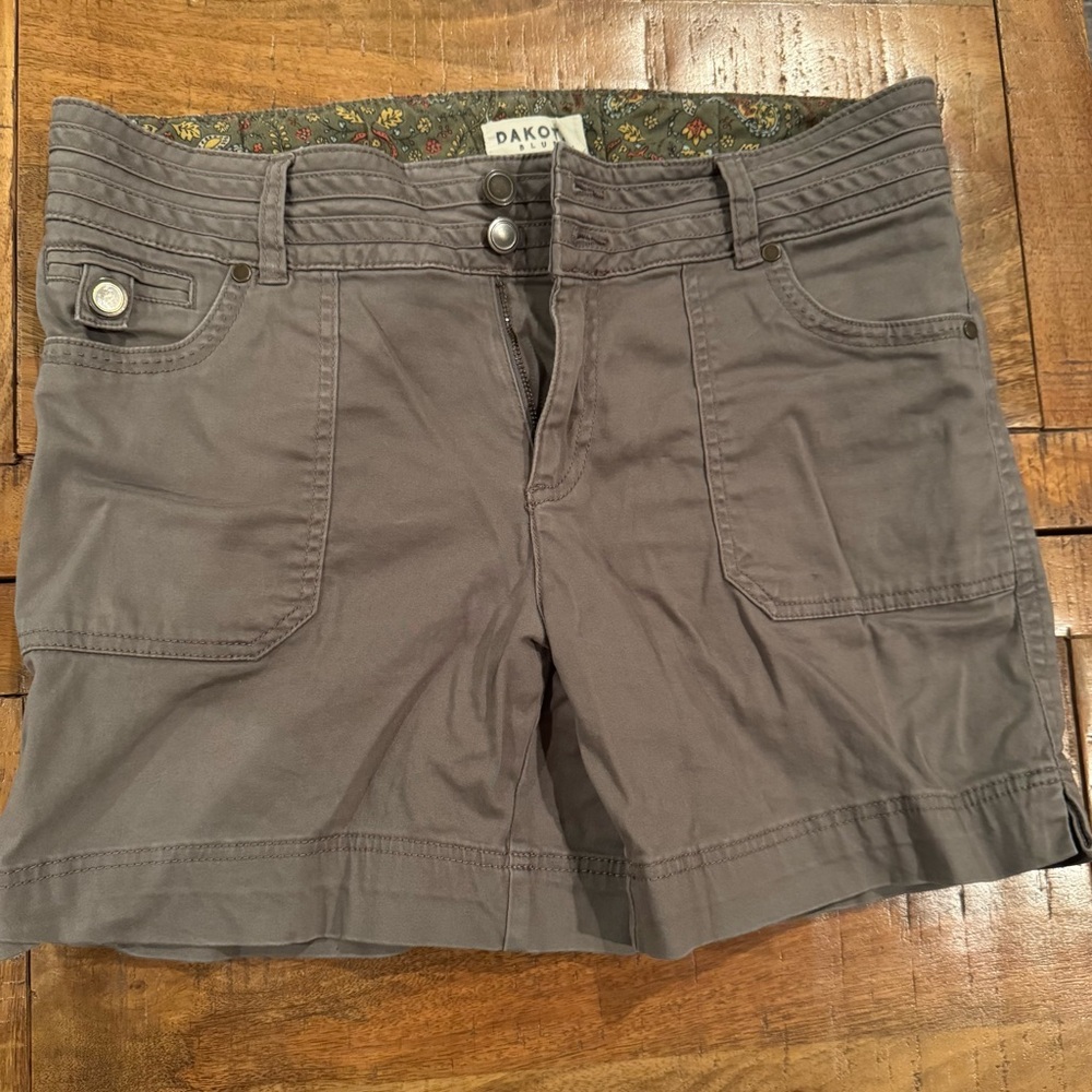 Dakota Brown Women's Bermuda Shorts